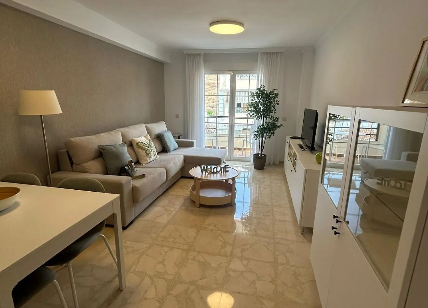 Precioso Apartamento En Primera Linea De Playa En Caleta De Velez Spanien